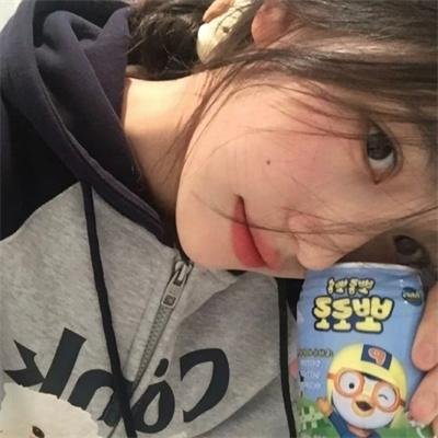蓝色嘴巴的脸